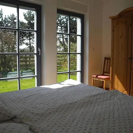 Holiday Apartment With 2 Bedrooms *